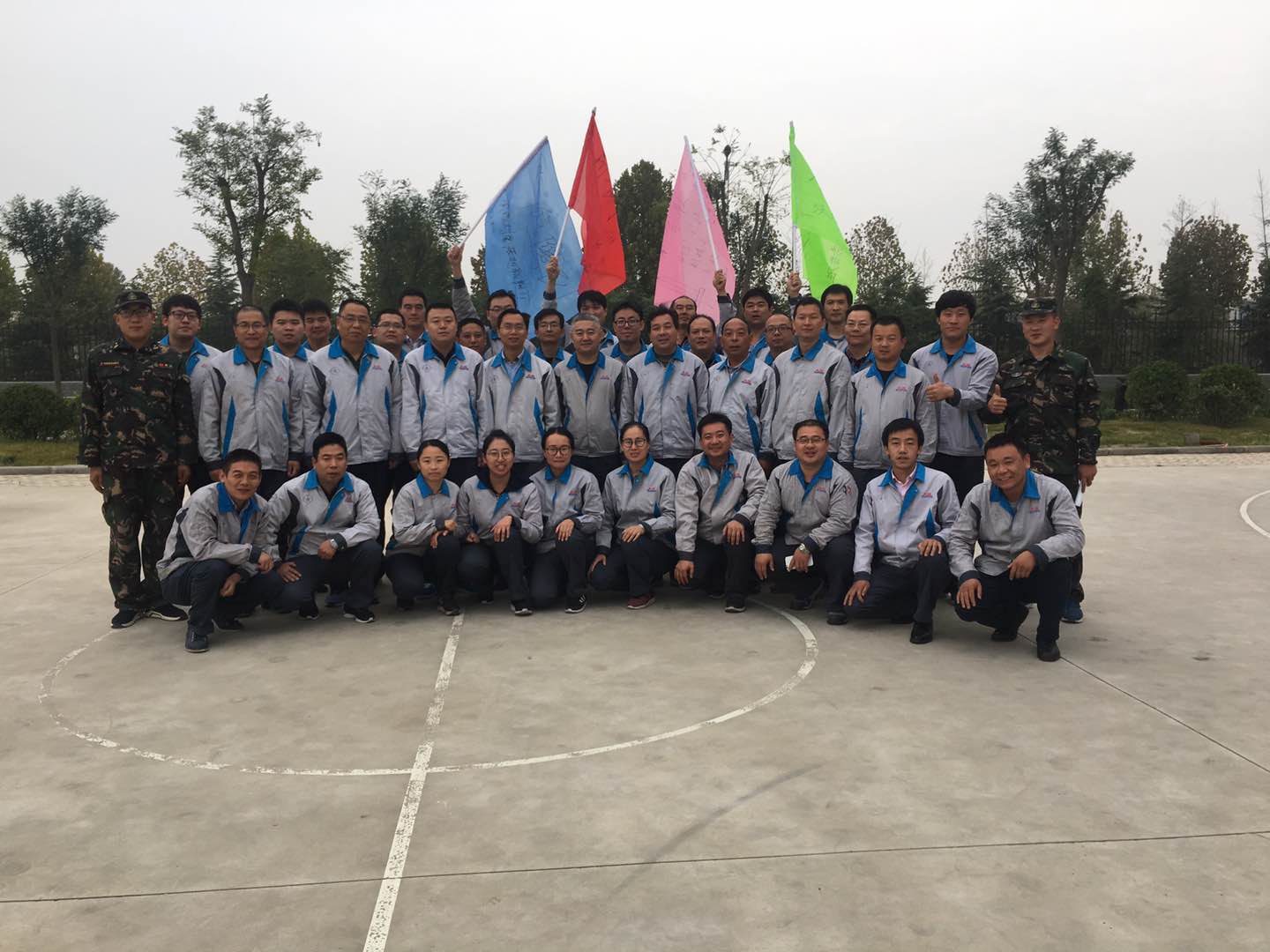 大運機(jī)車公司成功舉辦中高層管理干部素質(zhì)拓展訓(xùn)練